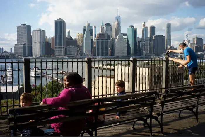 A photo of the view of Manhattan from the Brooklyn Heights Promenade
